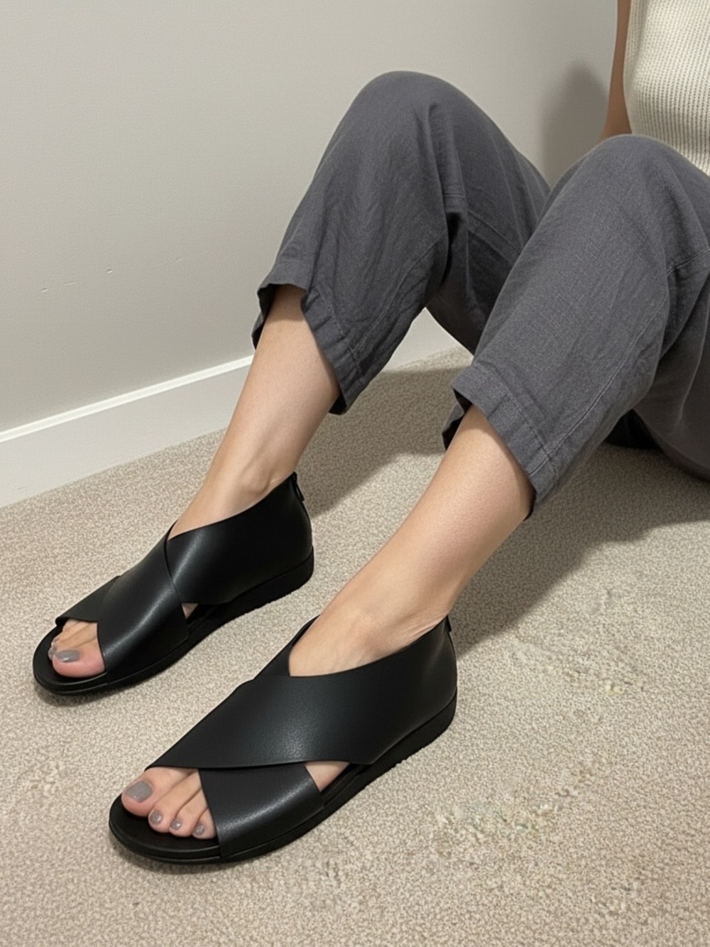 Reaction Kenneth Cole Black Crisscross Zip-Back Sandals SZ 5.5
